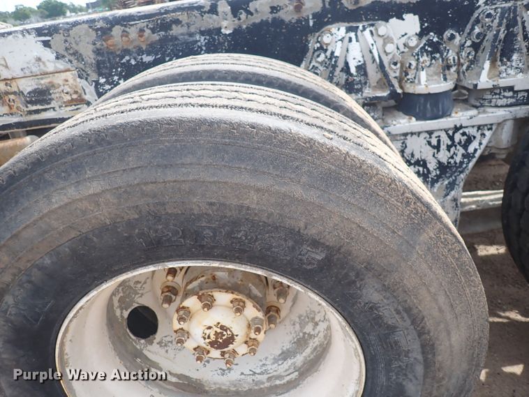 image for item DS7072 1997 Oshkosh FF-115  truck cab and chassis