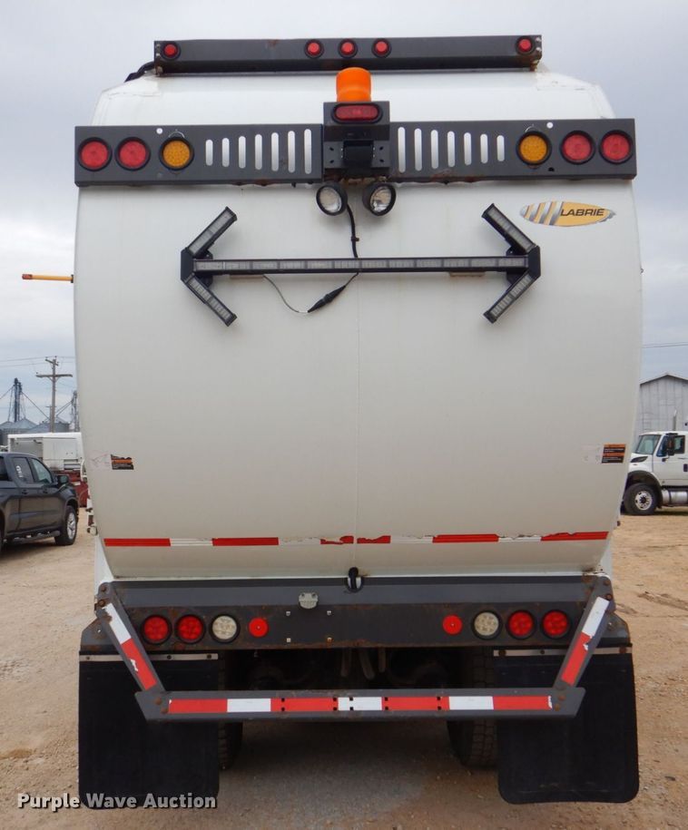 image for item DS8035 2011 International WorkStar 7400SFA  refuse truck