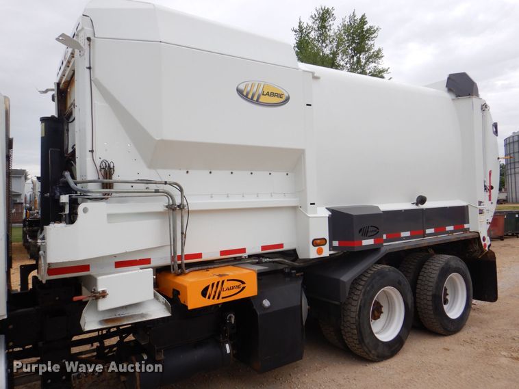 image for item DS8035 2011 International WorkStar 7400SFA  refuse truck