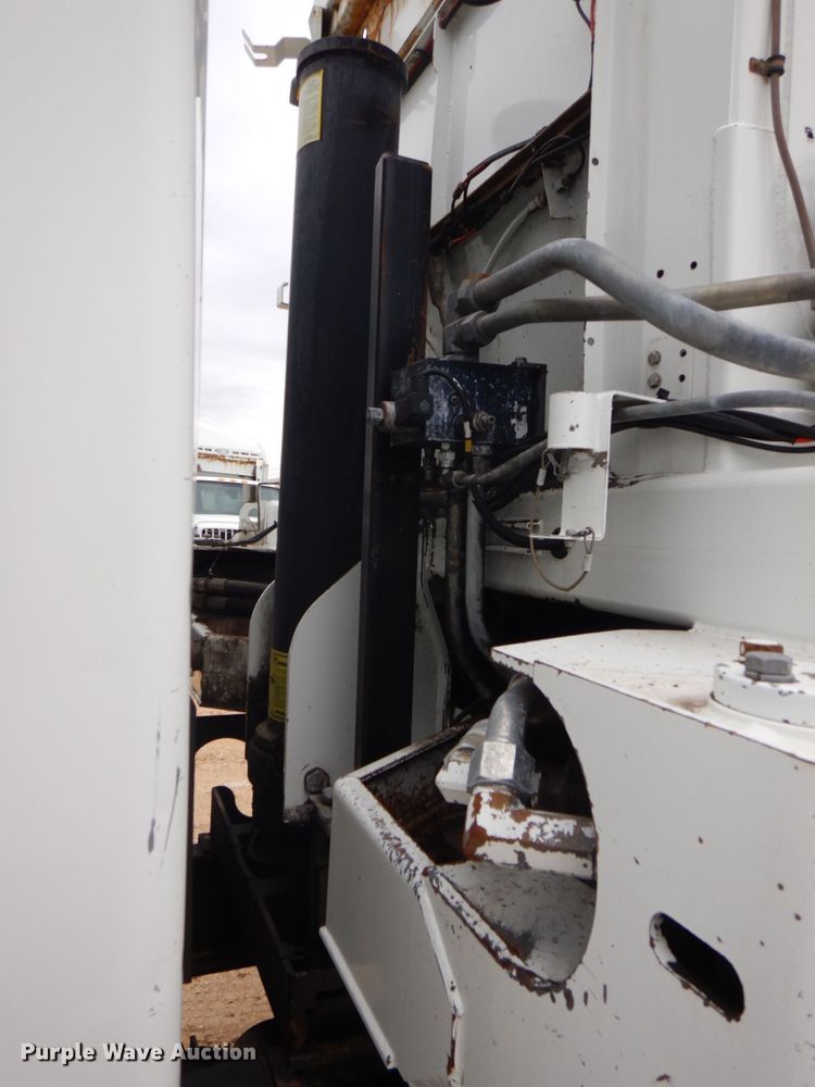 image for item DS8035 2011 International WorkStar 7400SFA  refuse truck