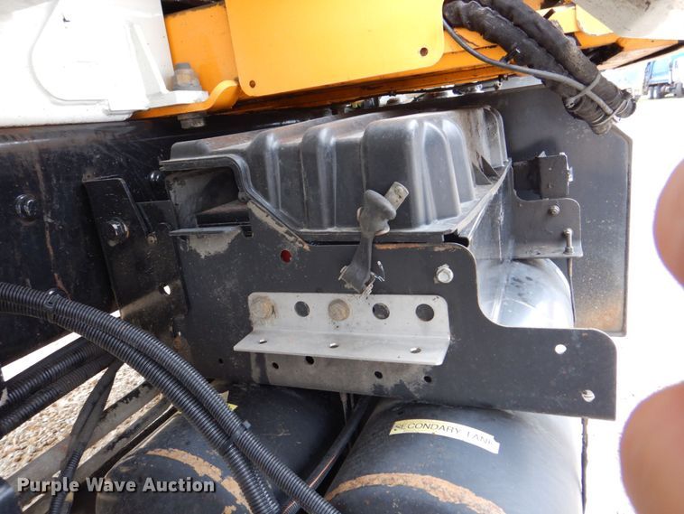 image for item DS8035 2011 International WorkStar 7400SFA  refuse truck