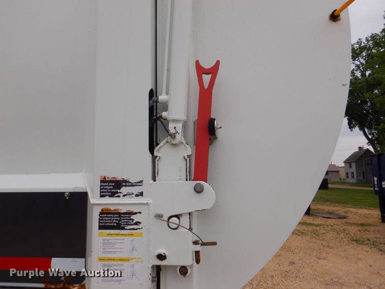 image for item DS8035 2011 International WorkStar 7400SFA  refuse truck