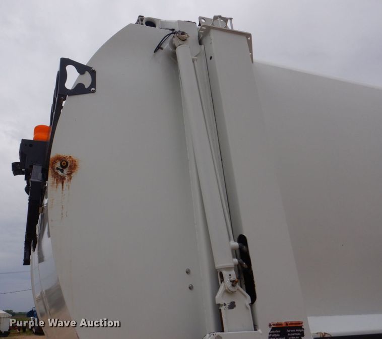 image for item DS8035 2011 International WorkStar 7400SFA  refuse truck