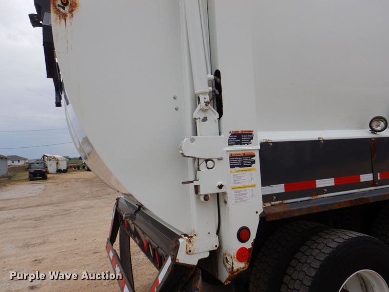 image for item DS8035 2011 International WorkStar 7400SFA  refuse truck