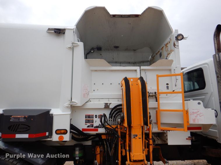 image for item DS8035 2011 International WorkStar 7400SFA  refuse truck