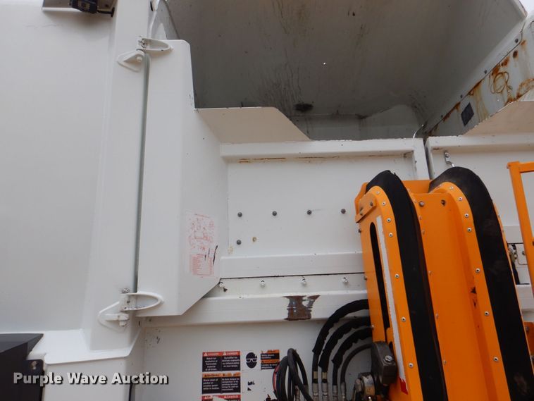 image for item DS8035 2011 International WorkStar 7400SFA  refuse truck