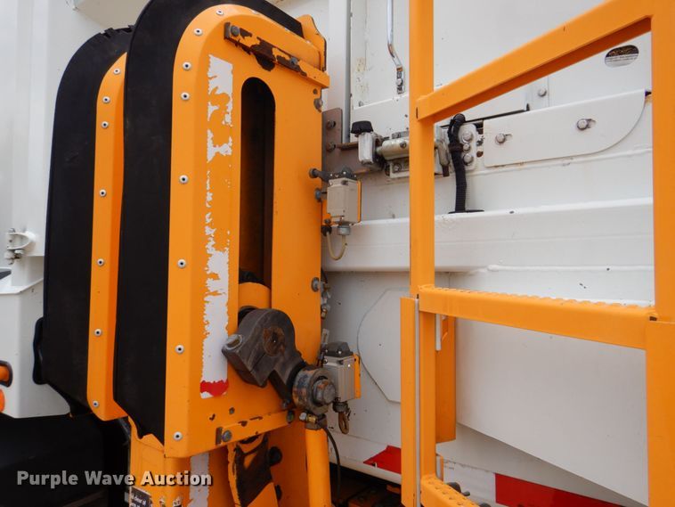 image for item DS8035 2011 International WorkStar 7400SFA  refuse truck