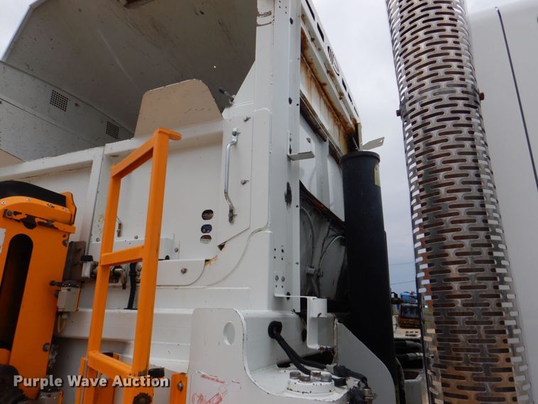 image for item DS8035 2011 International WorkStar 7400SFA  refuse truck