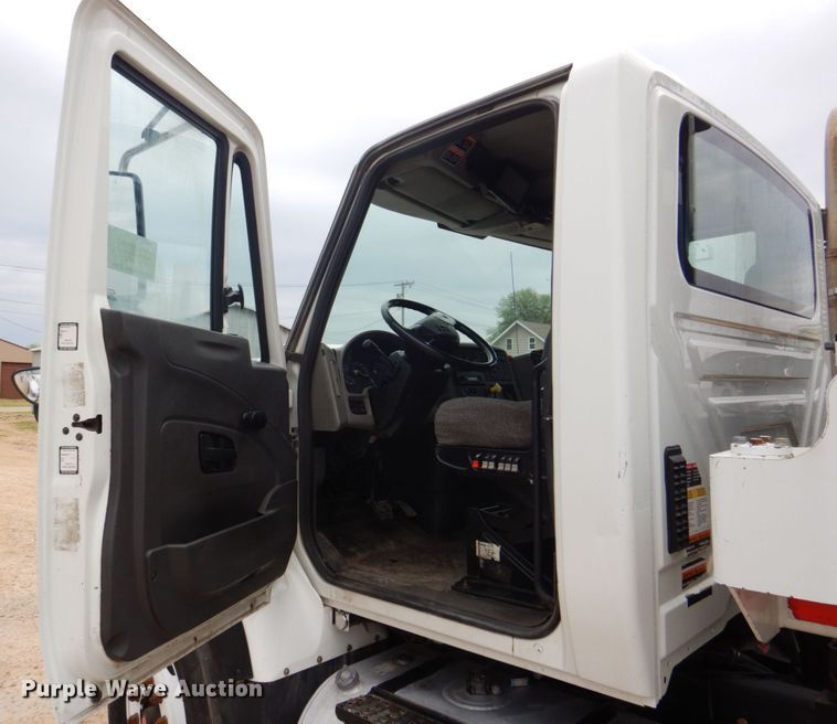 image for item DS8035 2011 International WorkStar 7400SFA  refuse truck