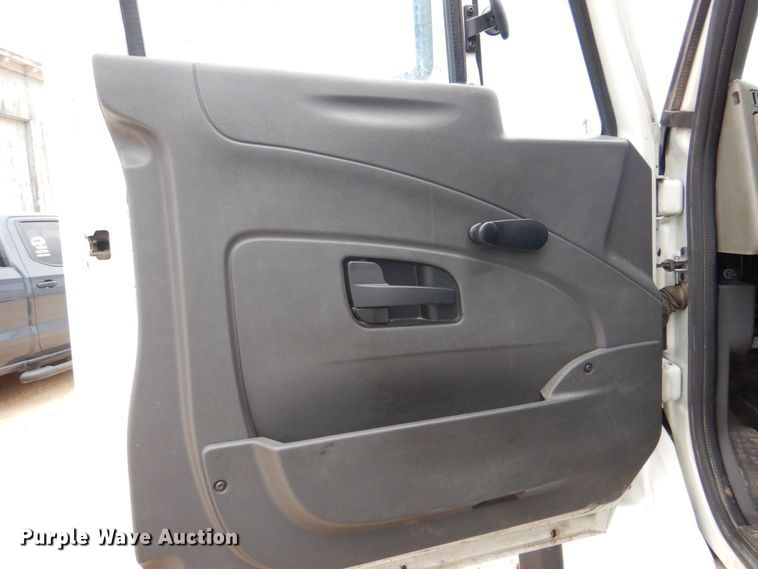 image for item DS8035 2011 International WorkStar 7400SFA  refuse truck