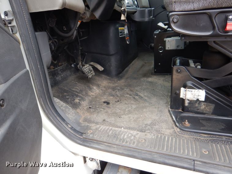 image for item DS8035 2011 International WorkStar 7400SFA  refuse truck