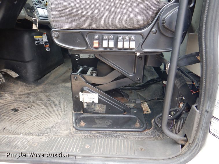 image for item DS8035 2011 International WorkStar 7400SFA  refuse truck