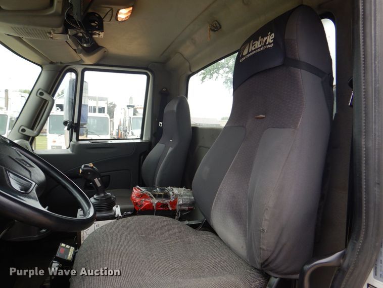 image for item DS8035 2011 International WorkStar 7400SFA  refuse truck