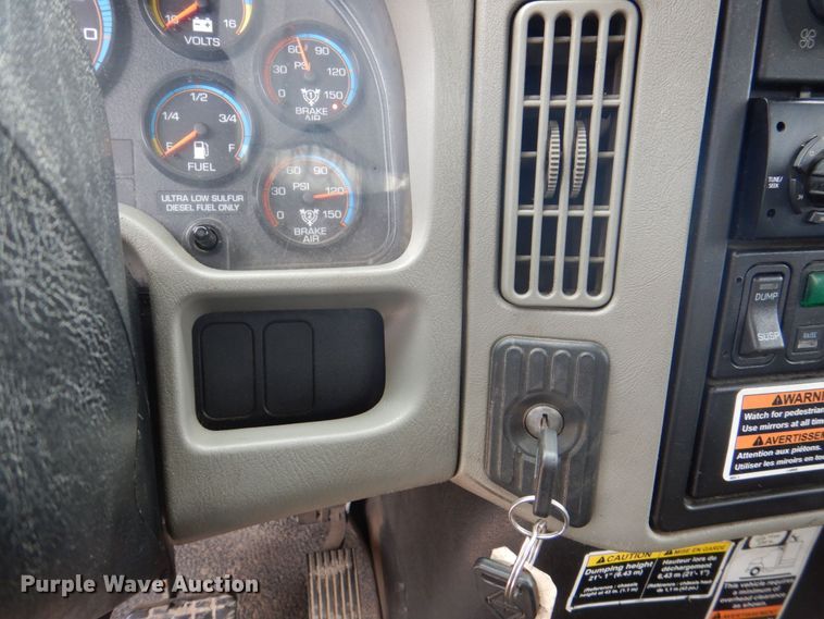 image for item DS8035 2011 International WorkStar 7400SFA  refuse truck