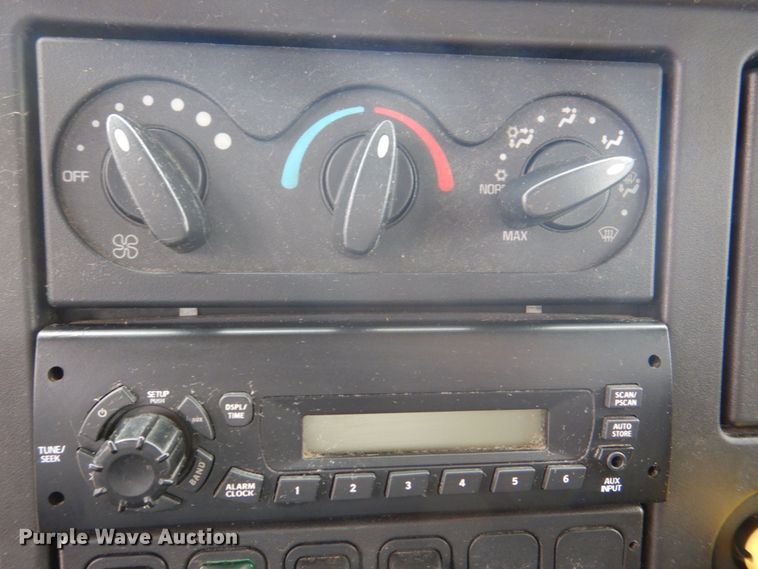 image for item DS8035 2011 International WorkStar 7400SFA  refuse truck