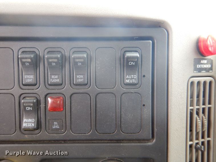 image for item DS8035 2011 International WorkStar 7400SFA  refuse truck