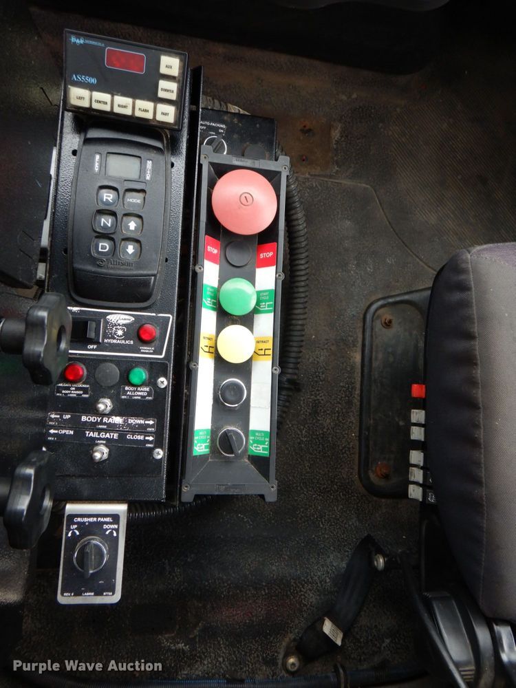 image for item DS8035 2011 International WorkStar 7400SFA  refuse truck