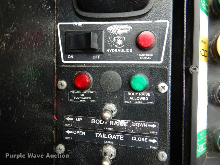 image for item DS8035 2011 International WorkStar 7400SFA  refuse truck