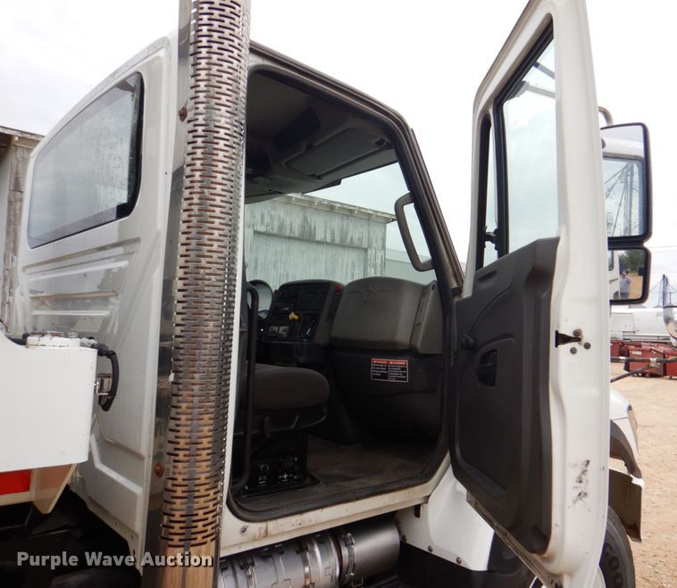 image for item DS8035 2011 International WorkStar 7400SFA  refuse truck