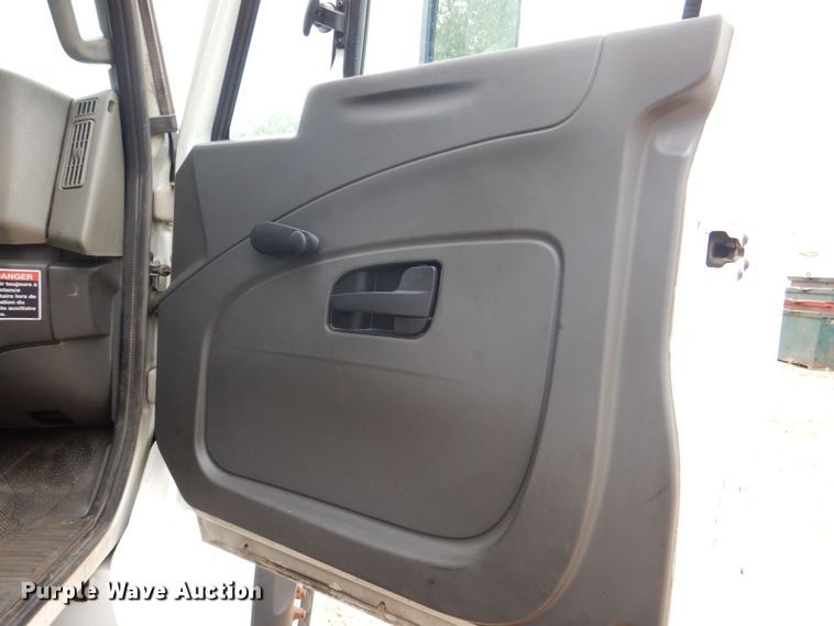 image for item DS8035 2011 International WorkStar 7400SFA  refuse truck