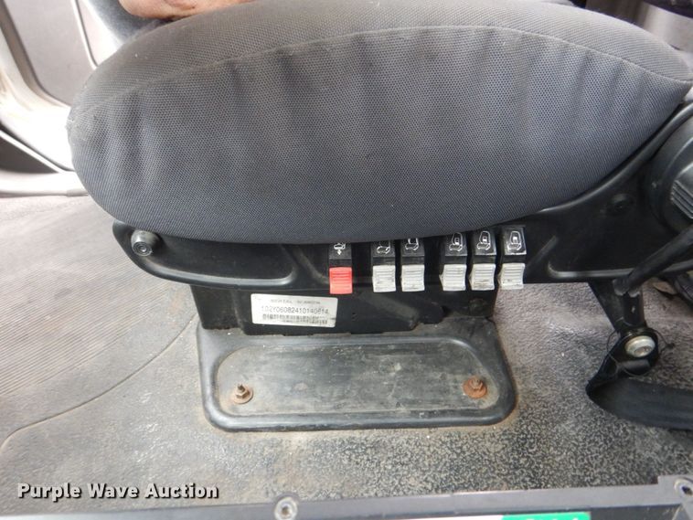 image for item DS8035 2011 International WorkStar 7400SFA  refuse truck