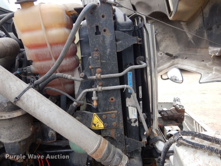 image for item DS8035 2011 International WorkStar 7400SFA  refuse truck