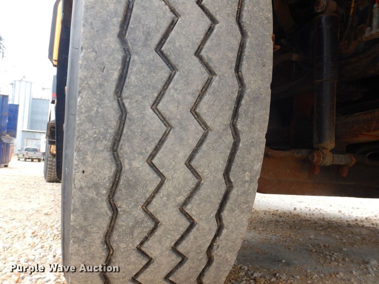 image for item DS8035 2011 International WorkStar 7400SFA  refuse truck