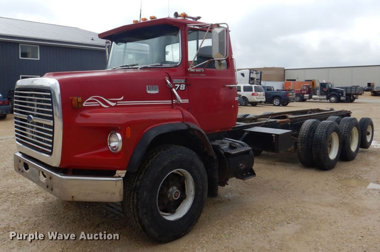 image for item DS8036 1978 Ford 9000  truck cab and chassis