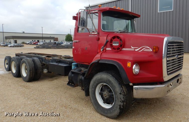 image for item DS8036 1978 Ford 9000  truck cab and chassis