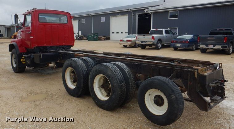 image for item DS8036 1978 Ford 9000  truck cab and chassis