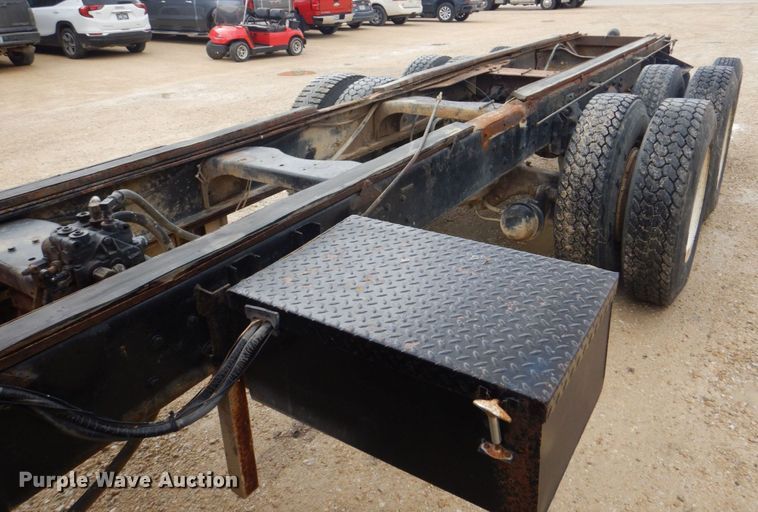 image for item DS8036 1978 Ford 9000  truck cab and chassis