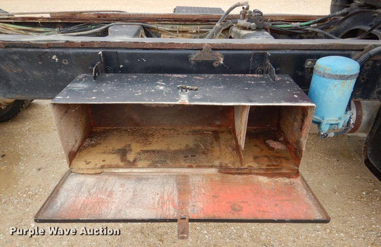 image for item DS8036 1978 Ford 9000  truck cab and chassis