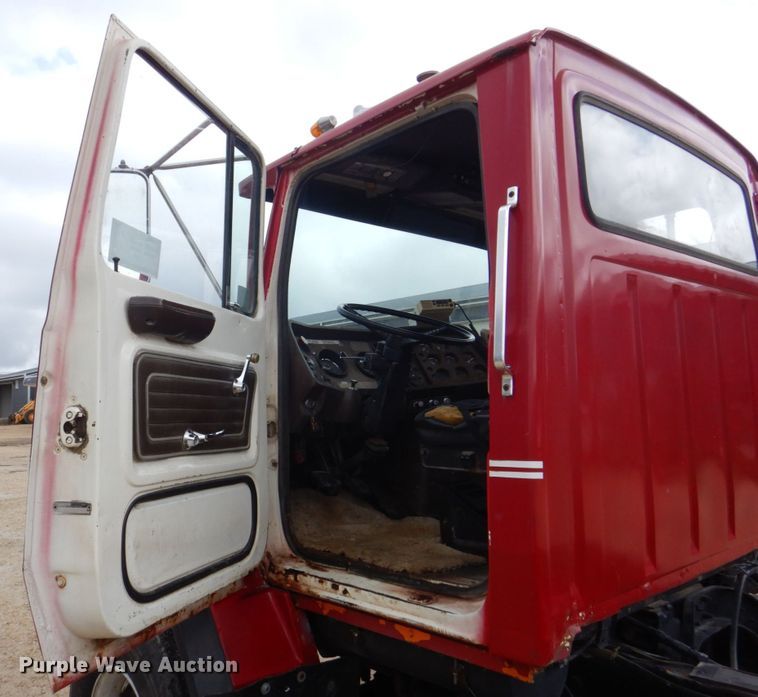 image for item DS8036 1978 Ford 9000  truck cab and chassis