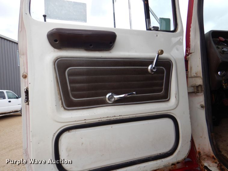 image for item DS8036 1978 Ford 9000  truck cab and chassis