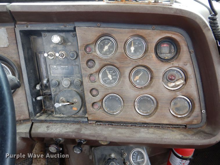 image for item DS8036 1978 Ford 9000  truck cab and chassis