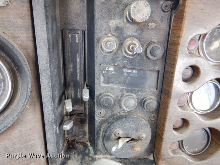 image for item DS8036 1978 Ford 9000  truck cab and chassis