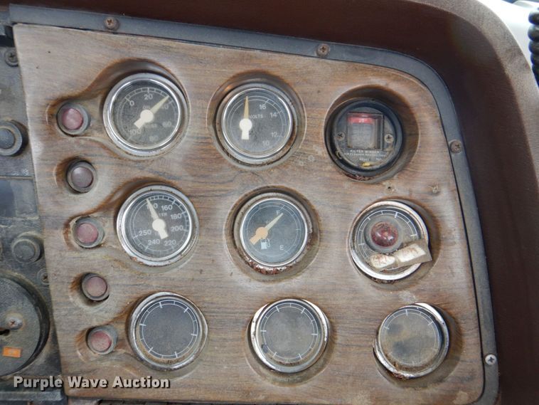 image for item DS8036 1978 Ford 9000  truck cab and chassis