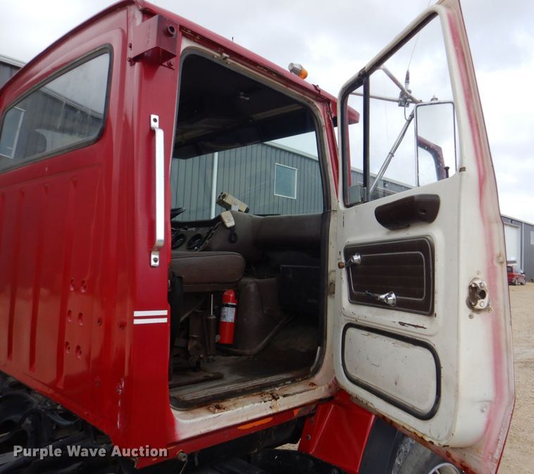 image for item DS8036 1978 Ford 9000  truck cab and chassis