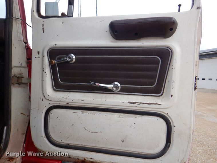 image for item DS8036 1978 Ford 9000  truck cab and chassis