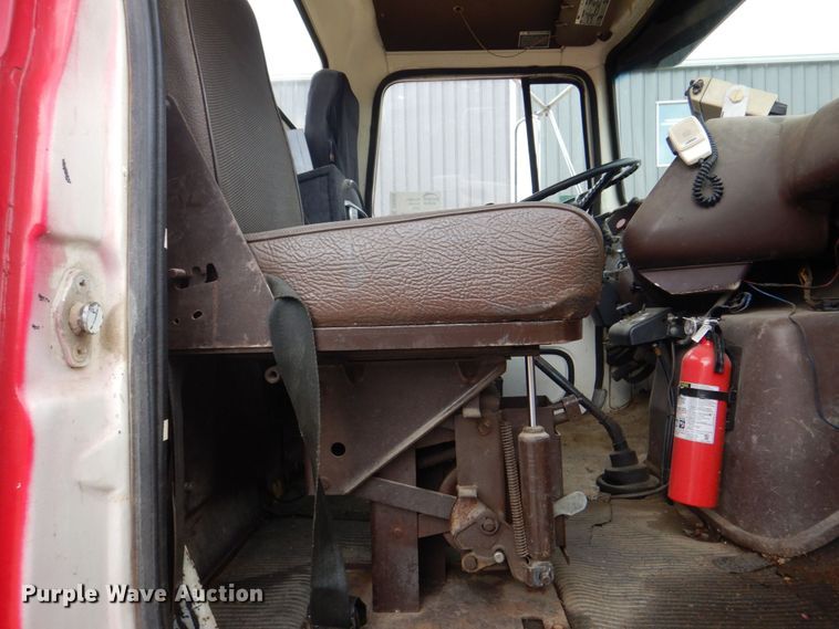 image for item DS8036 1978 Ford 9000  truck cab and chassis
