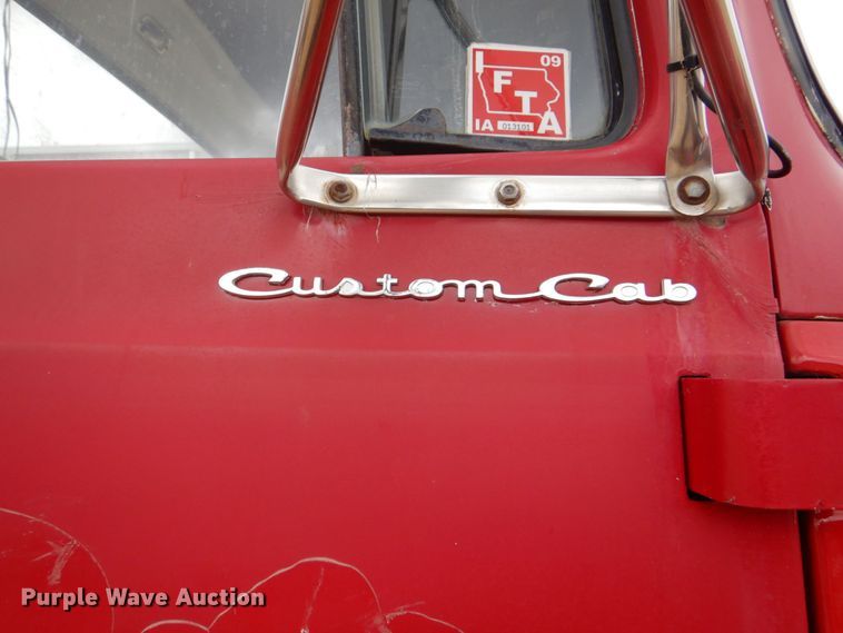 image for item DS8036 1978 Ford 9000  truck cab and chassis