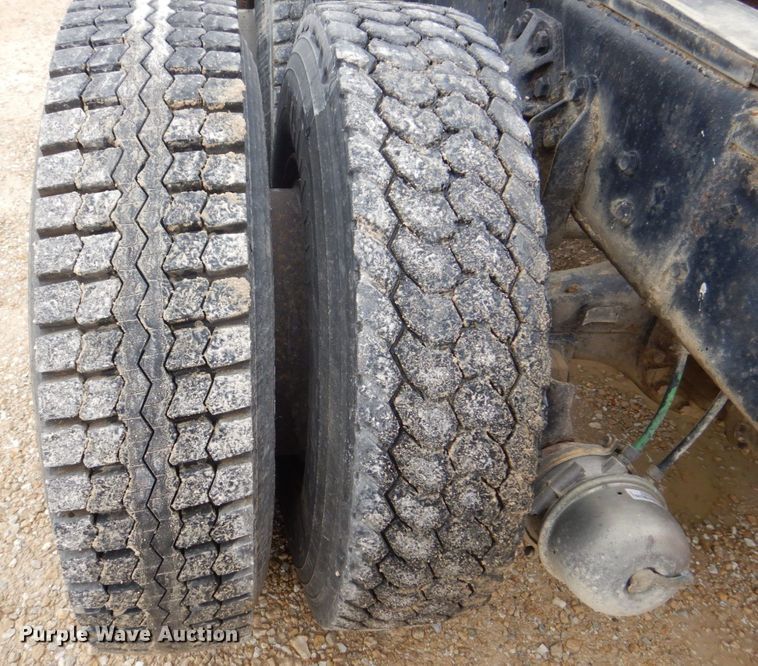 image for item DS8036 1978 Ford 9000  truck cab and chassis