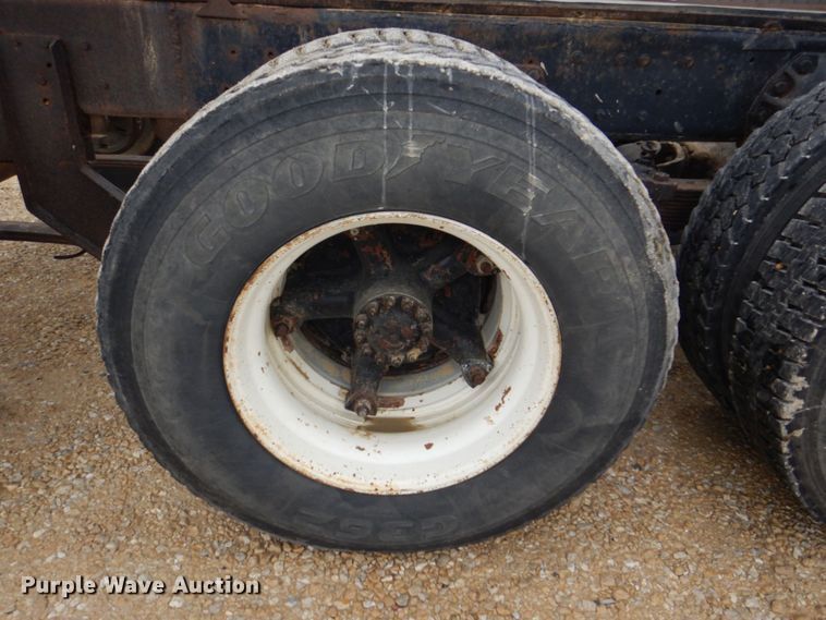 image for item DS8036 1978 Ford 9000  truck cab and chassis