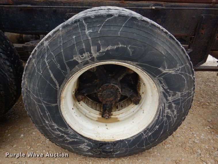 image for item DS8036 1978 Ford 9000  truck cab and chassis