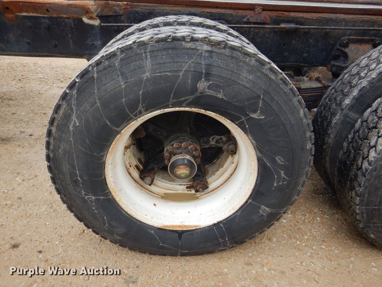 image for item DS8036 1978 Ford 9000  truck cab and chassis