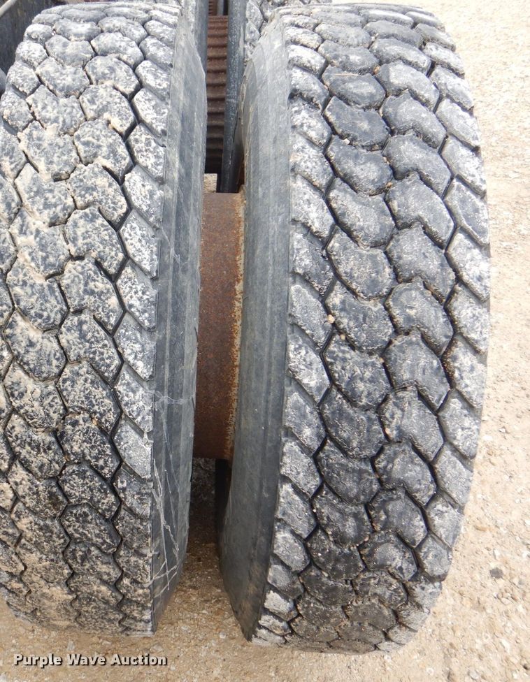 image for item DS8036 1978 Ford 9000  truck cab and chassis