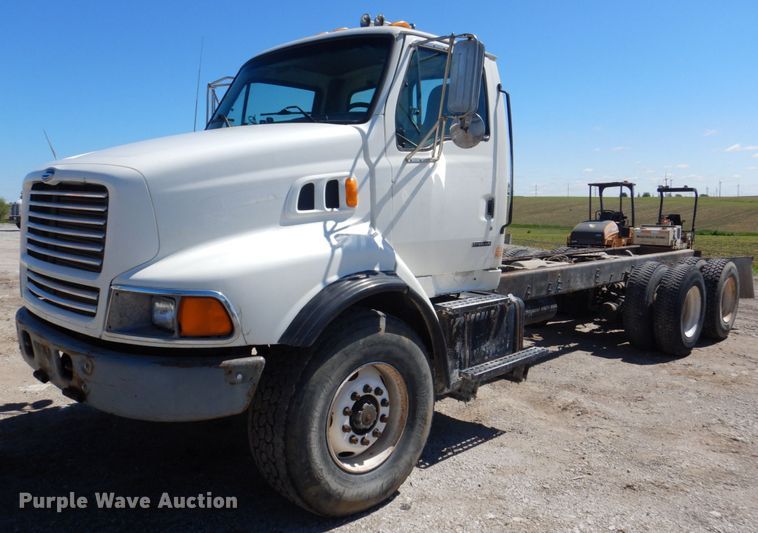 image for item DS8040 1999 Sterling LT9513  truck cab and chassis