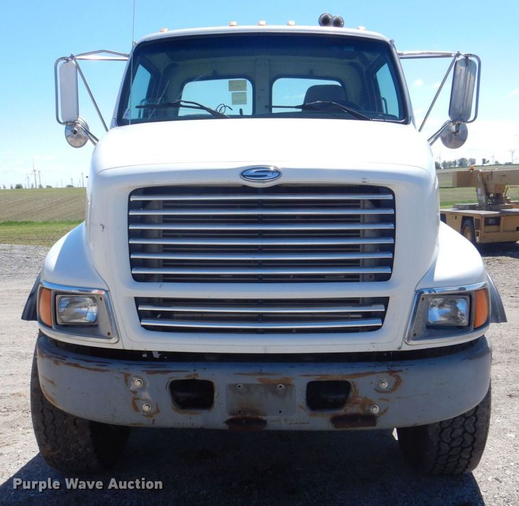 image for item DS8040 1999 Sterling LT9513  truck cab and chassis