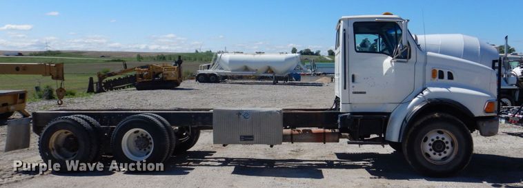 image for item DS8040 1999 Sterling LT9513  truck cab and chassis
