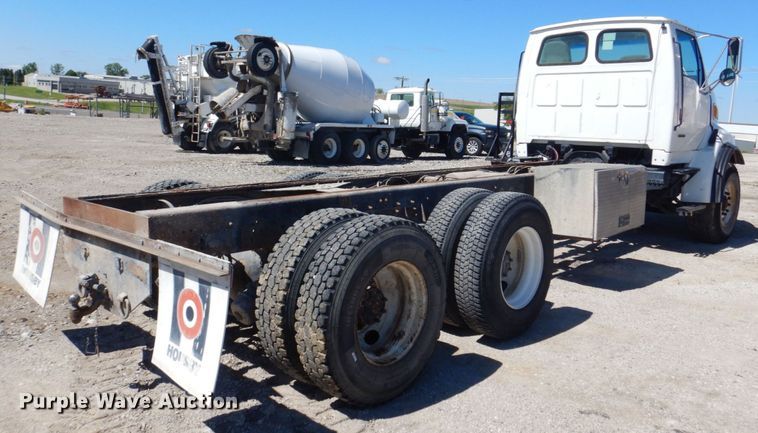 image for item DS8040 1999 Sterling LT9513  truck cab and chassis